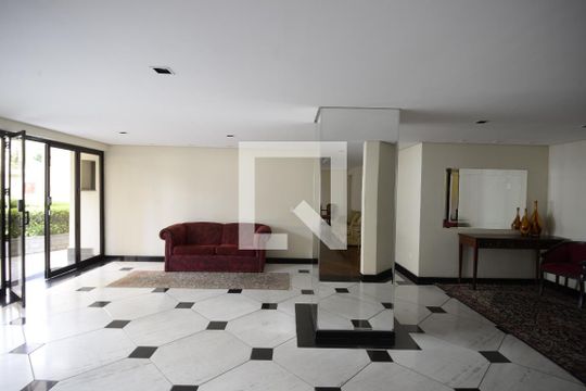 Apartamento com 5 quartos e academia no condomínio, ideal para comprar. — Área comum