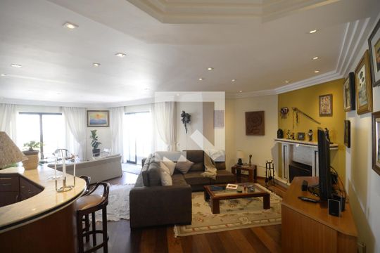 Apartamento com 5 quartos e academia no condomínio, ideal para comprar. — Sala