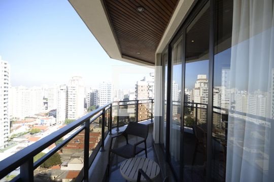 Apartamento com 5 quartos e academia no condomínio, ideal para comprar. — Varanda