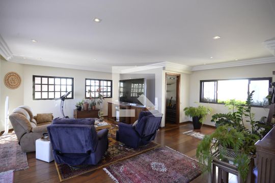 Apartamento com 5 quartos e academia no condomínio, ideal para comprar. — Sala
