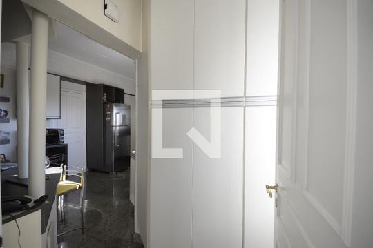Apartamento com 5 quartos e academia no condomínio, ideal para comprar. — Banheiro 
