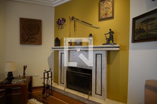 Apartamento com 5 quartos e academia no condomínio, ideal para comprar. — Sala
