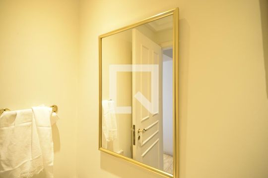 Apartamento com 5 quartos e academia no condomínio, ideal para comprar. — Lavabo