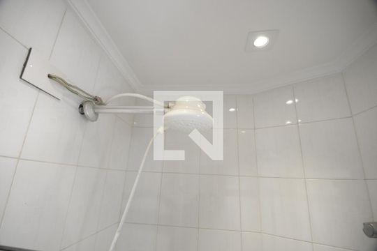 Apartamento com 5 quartos e academia no condomínio, ideal para comprar. — Banheiro 4