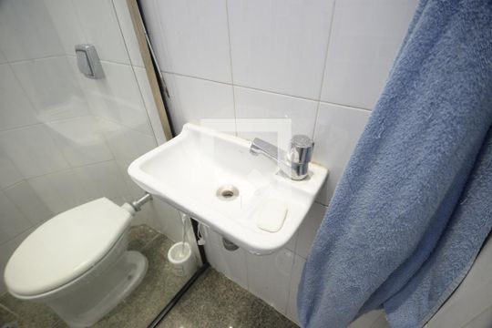 Apartamento com 5 quartos e academia no condomínio, ideal para comprar. — Banheiro 4