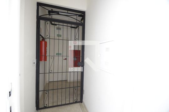 Apartamento com 5 quartos e academia no condomínio, ideal para comprar. — Área comum