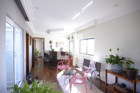 Apartamento com 5 quartos e academia no condomínio, ideal para comprar. — Sala