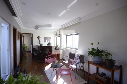 Apartamento com 5 quartos e academia no condomínio, ideal para comprar. — Sala