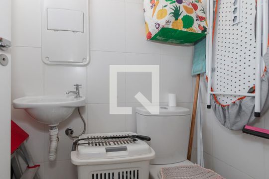 Apartamento à venda, com 172 m², 2 quartos e 3 vagas — Banheiro de Serviço