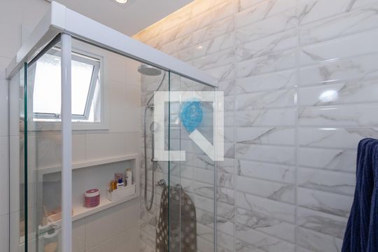 Apartamento à venda, com 172 m², 2 quartos e 3 vagas — Banheiro da Suíte