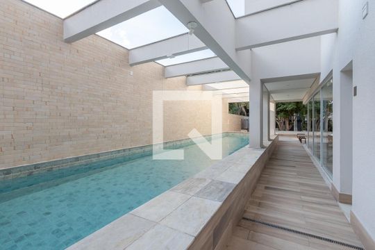 Apartamento à venda, com 172 m², 2 quartos e 3 vagas — Piscina