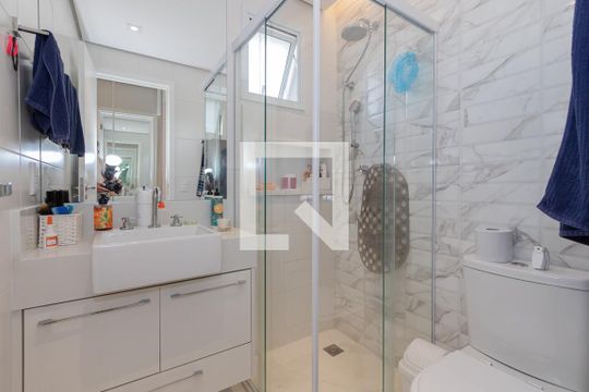 Apartamento à venda, com 172 m², 2 quartos e 3 vagas — Banheiro da Suíte