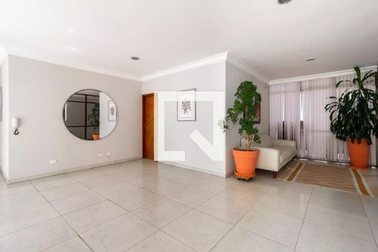 Apartamento mobiliado à venda no Itaim Bibi, com 3 quartos. Ótima oportunidade para comprar seu imóvel em São Paulo. — Hall social