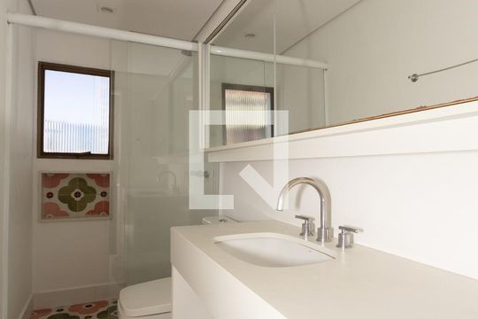 Apartamento mobiliado à venda no Itaim Bibi, com 3 quartos. Ótima oportunidade para comprar seu imóvel em São Paulo. — Banheiro