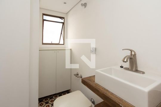 Apartamento mobiliado à venda no Itaim Bibi, com 3 quartos. Ótima oportunidade para comprar seu imóvel em São Paulo. — Lavabo