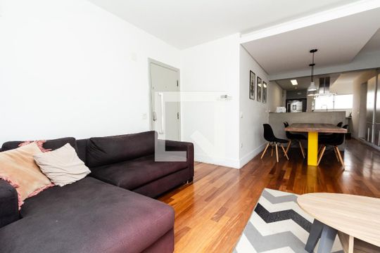 Apartamento mobiliado à venda no Itaim Bibi, com 3 quartos. Ótima oportunidade para comprar seu imóvel em São Paulo. — Sala