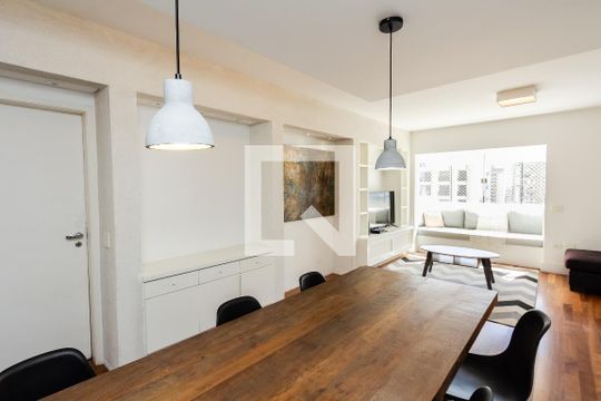 Apartamento mobiliado à venda no Itaim Bibi, com 3 quartos. Ótima oportunidade para comprar seu imóvel em São Paulo. — Sala