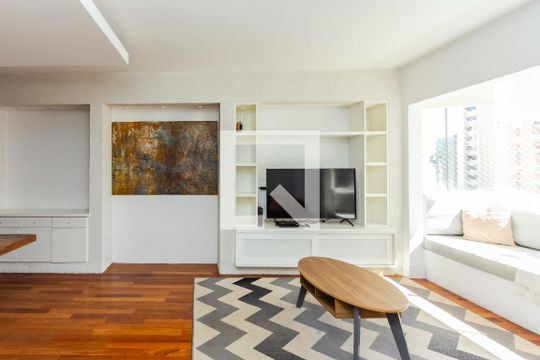 Apartamento mobiliado à venda no Itaim Bibi, com 3 quartos. Ótima oportunidade para comprar seu imóvel em São Paulo. — Sala