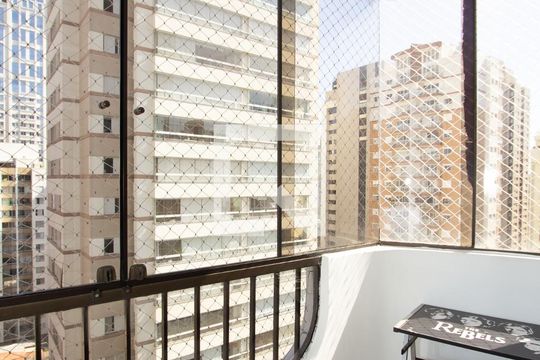 Apartamento mobiliado à venda no Itaim Bibi, com 3 quartos. Ótima oportunidade para comprar seu imóvel em São Paulo. — Suíte varanda