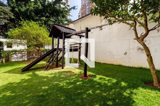 Apartamento mobiliado à venda no Itaim Bibi, com 3 quartos. Ótima oportunidade para comprar seu imóvel em São Paulo. — Área comum - Playground