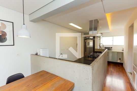 Apartamento mobiliado à venda no Itaim Bibi, com 3 quartos. Ótima oportunidade para comprar seu imóvel em São Paulo. — Cozinha