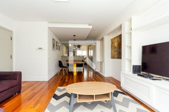 Apartamento mobiliado à venda no Itaim Bibi, com 3 quartos. Ótima oportunidade para comprar seu imóvel em São Paulo. — Sala