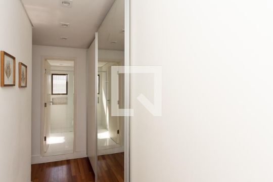 Apartamento mobiliado à venda no Itaim Bibi, com 3 quartos. Ótima oportunidade para comprar seu imóvel em São Paulo. — Suíte
