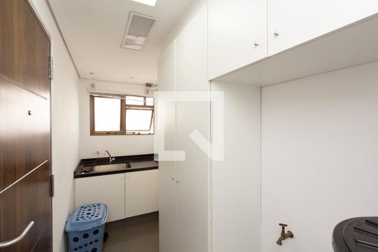 Apartamento mobiliado à venda no Itaim Bibi, com 3 quartos. Ótima oportunidade para comprar seu imóvel em São Paulo. — Área de Serviç