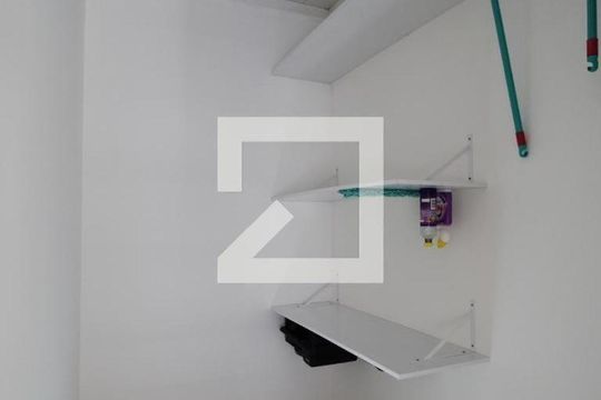 Venda de apartamento mobiliado com 3 quartos. — Área de Serviço