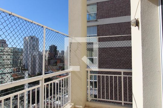 Venda de apartamento mobiliado com 3 quartos. — Varanda
