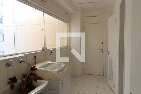 Venda de apartamento mobiliado com 3 quartos. — Área de Serviço