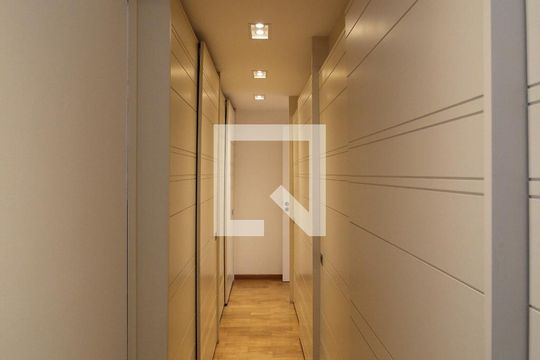 Venda de apartamento mobiliado com 3 quartos. — Closet da Suíte 3