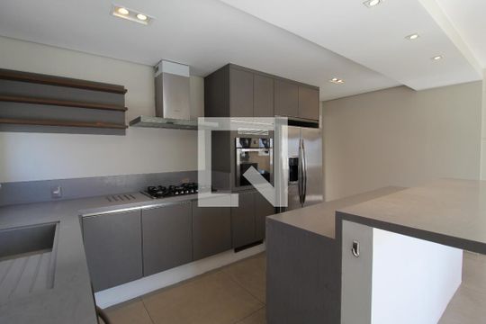 Venda de apartamento mobiliado com 3 quartos. — Cozinha