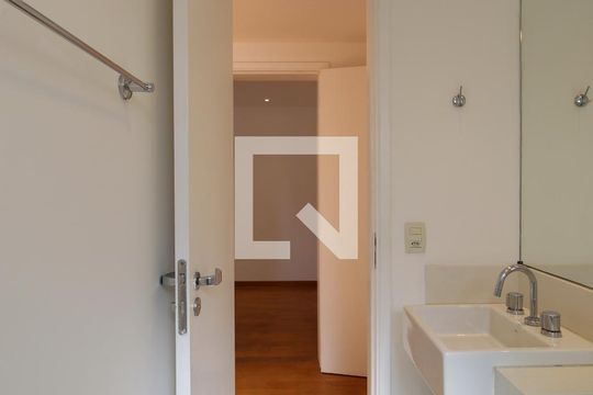 Venda de apartamento mobiliado com 3 quartos. — Banheiro da Suíte 1