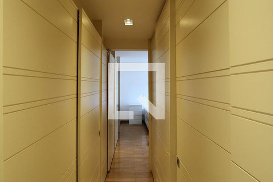 Venda de apartamento mobiliado com 3 quartos. — Closet da Suíte 3