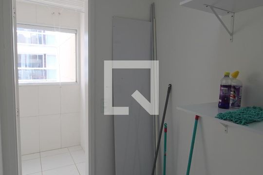 Venda de apartamento mobiliado com 3 quartos. — Área de Serviço
