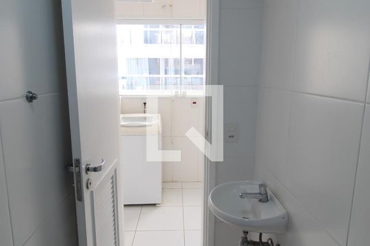 Venda de apartamento mobiliado com 3 quartos. — Banheiro de Serviço
