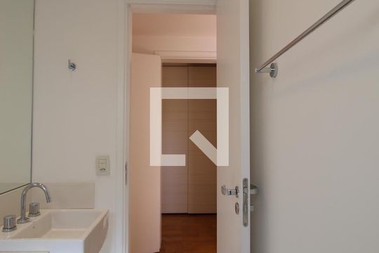 Venda de apartamento mobiliado com 3 quartos. — Banheiro da Suíte 2