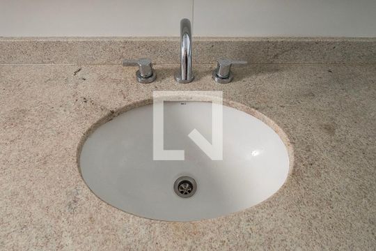 Apartamento à venda, com 87 m², 2 quartos e 2 vagas — Suíte 2 - Banheiro