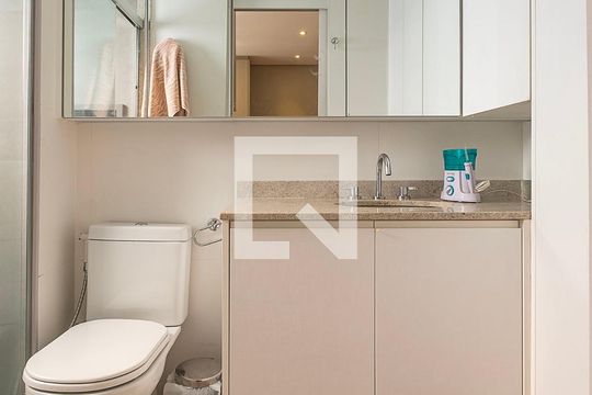 Apartamento à venda, com 87 m², 2 quartos e 2 vagas — Suíte 2 - Banheiro