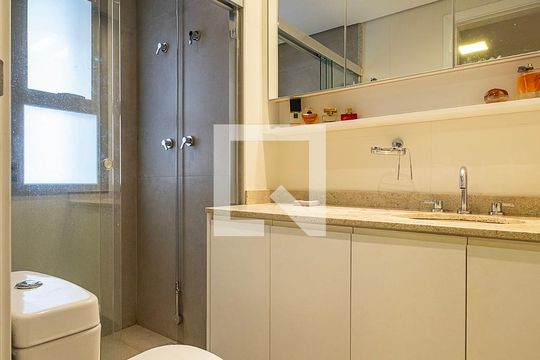Apartamento à venda, com 87 m², 2 quartos e 2 vagas — Suíte 1 - Banheiro