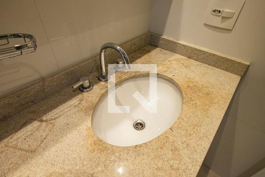 Apartamento à venda, com 87 m², 2 quartos e 2 vagas — Suíte 1 - Banheiro
