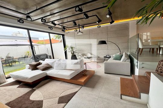 Casa mobiliada para comprar no Jardim Aeroporto, com 3 quartos (1 suíte). Aceita pets. Não perca essa oportunidade de compra! — foto 1