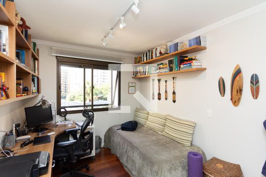 Apartamento com varanda, 4 quartos, piscina no condomínio. Excelente compra. — Quarto 2