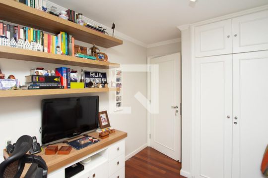 Apartamento com varanda, 4 quartos, piscina no condomínio. Excelente compra. — Quarto 1
