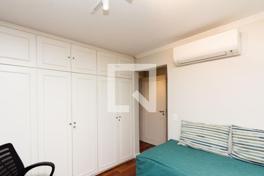 Apartamento com varanda, 4 quartos, piscina no condomínio. Excelente compra. — Suíte 2