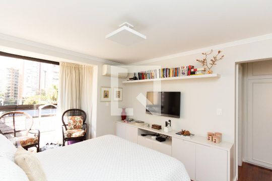 Apartamento com varanda, 4 quartos, piscina no condomínio. Excelente compra. — Suíte 1