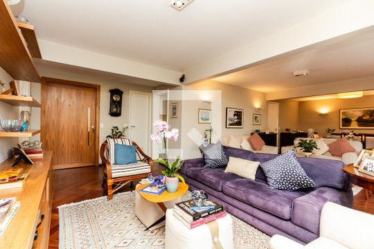 Apartamento com varanda, 4 quartos, piscina no condomínio. Excelente compra. — foto 1