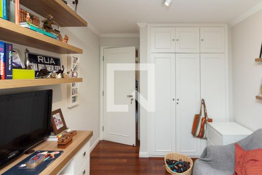 Apartamento com varanda, 4 quartos, piscina no condomínio. Excelente compra. — Quarto 1