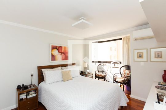 Apartamento com varanda, 4 quartos, piscina no condomínio. Excelente compra. — Suíte 1